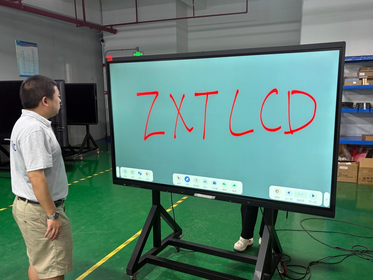 Should Meeting Rooms Still Choose Projectors? Calculating the True Cost and Value Between Projectors and All-in-One Displays - Figure 1